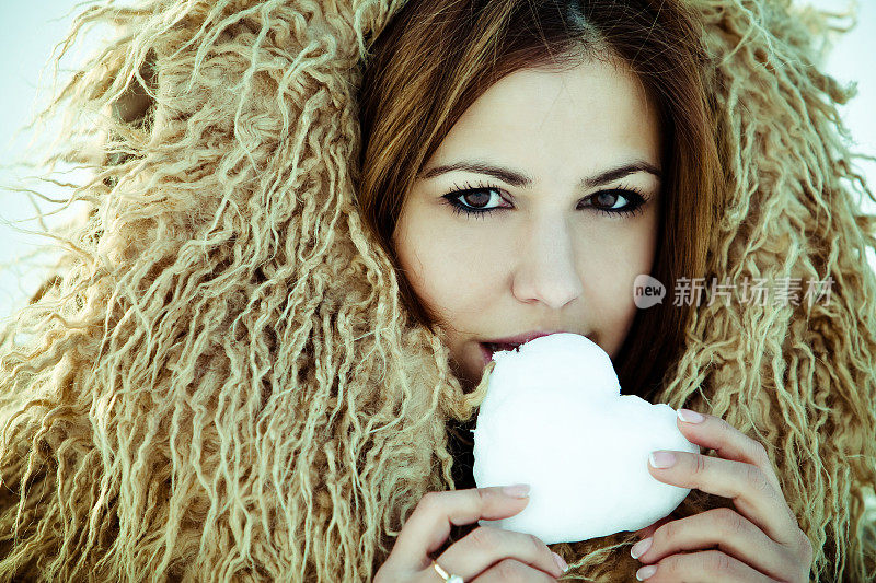 雪中的女孩