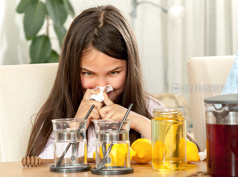 母亲和女儿感冒或流感