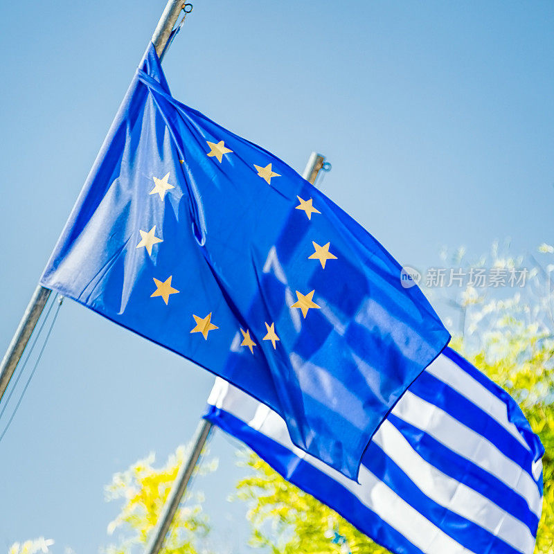 希腊和欧盟的旗帜飘扬