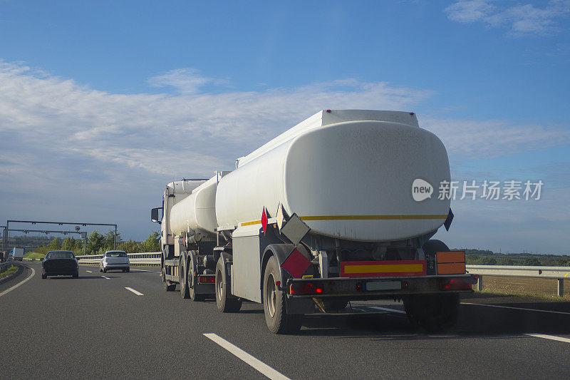 高速公路上的卡车