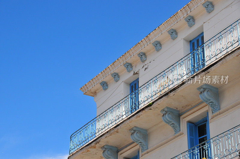 阿尔及利亚:白色和蓝色的建筑