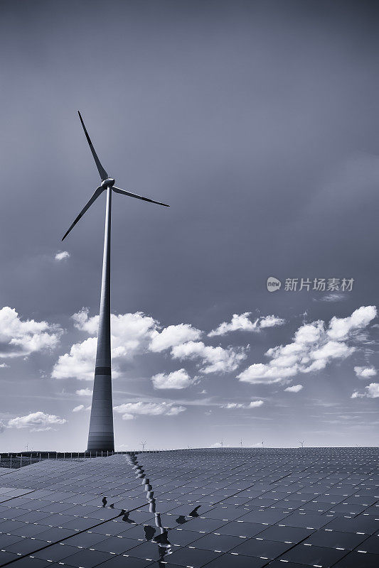 可再生能源:风力涡轮机和现代太阳能电池板