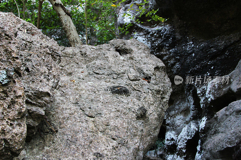 印度尼西亚:拉茵巴罗的岩石岩石岩洞·全球之声