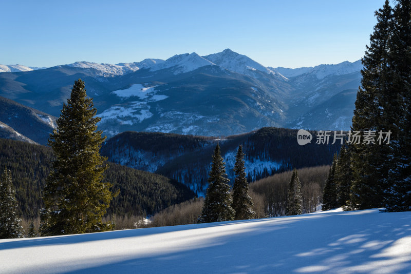 从维尔山的冬天看圣十字架山