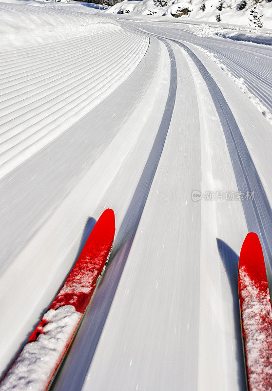 越野滑雪行动从移动的摄像机