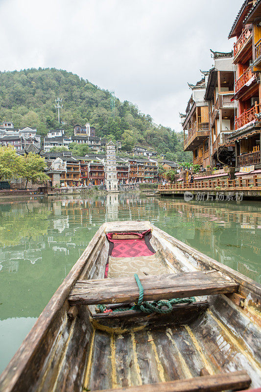 从划艇的角度看中国的河上游弋