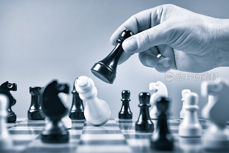 国际象棋皇后打国王