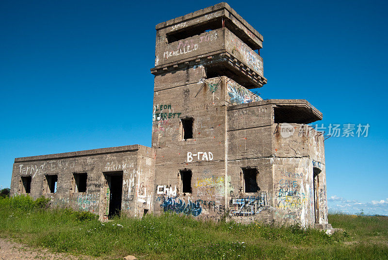 废弃的二战观察塔掩体