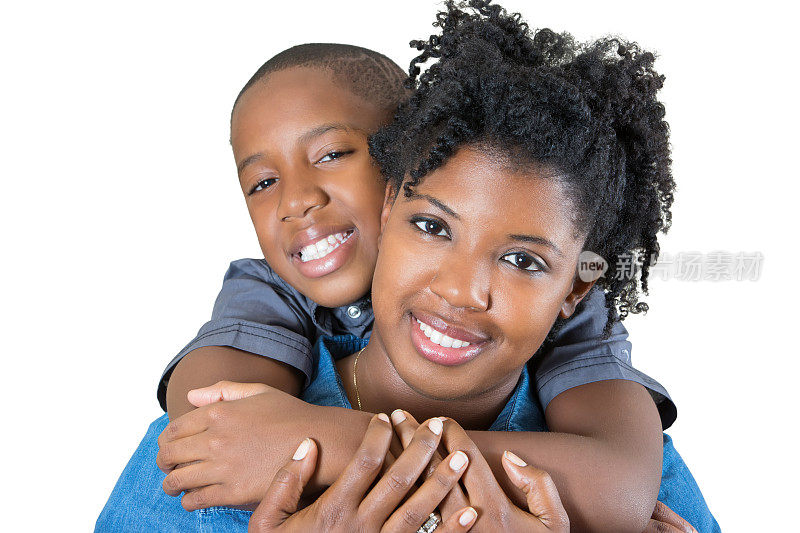 美国黑人母亲和她青春期的儿子