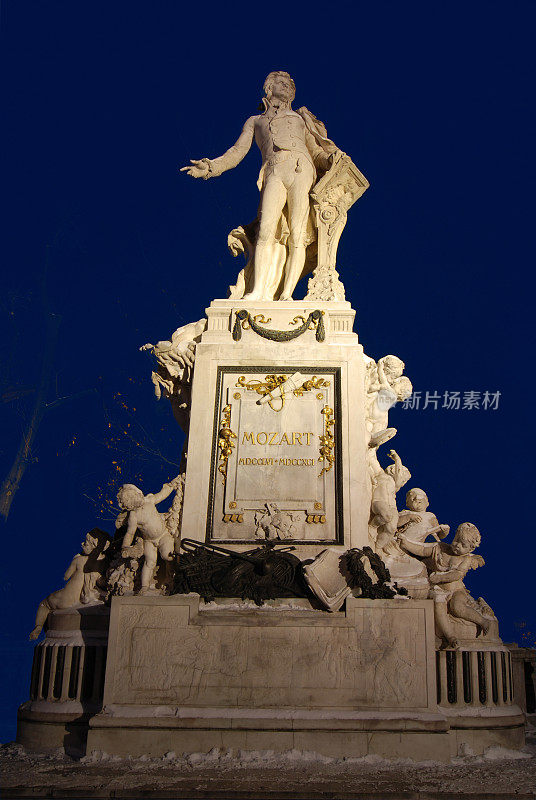 奥地利维也纳的莫扎特雕像