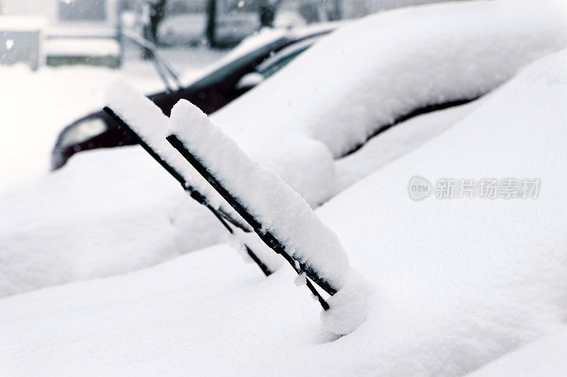 汽车后降雪