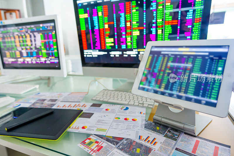 股票市场图表和办公室工作