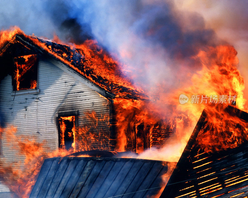 房子起火了。