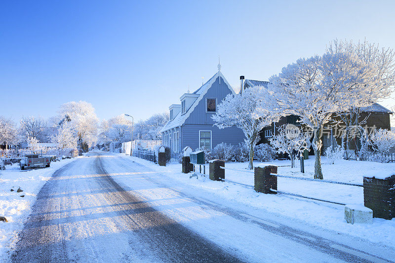 冬天早晨荷兰的一个村庄