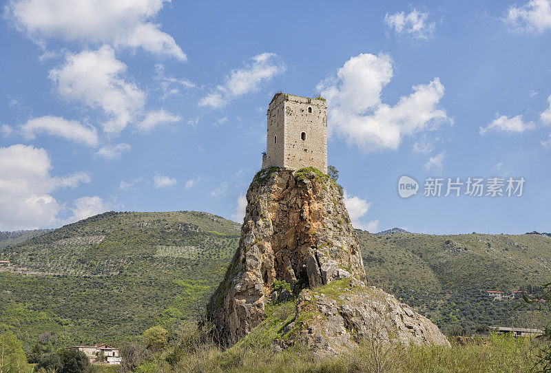 意大利拉齐奥蒙蒂奇奥-塞蒙内塔的中世纪塔