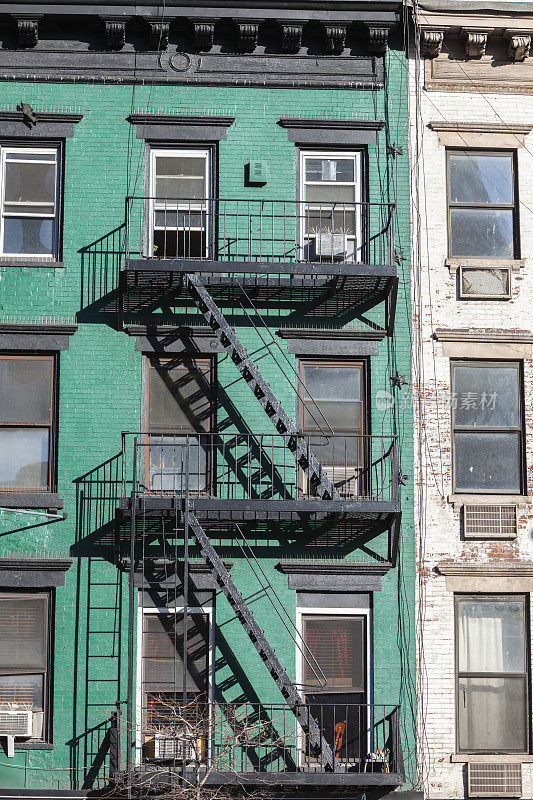 带有防火梯的绿屋，曼哈顿中城，纽约