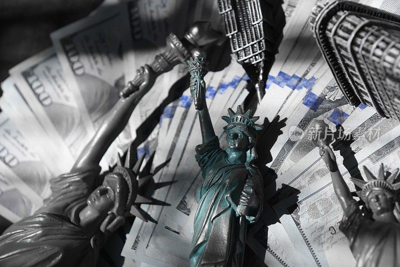 自由女神像印在钞票上