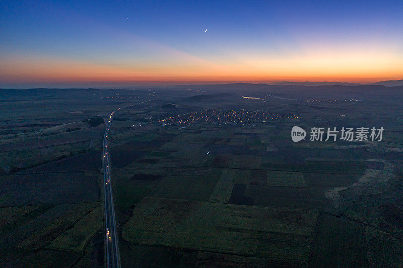 保加利亚特拉基亚高速公路上迷人的日落