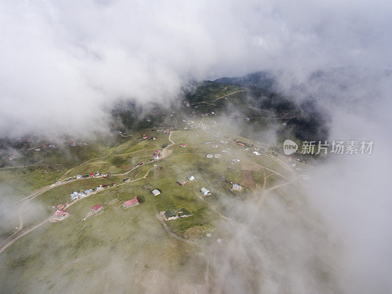 云下山村鸟瞰图