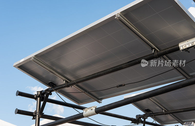 太阳能电池板，光伏。替代电源。可再生电力生产。能源来自太阳。