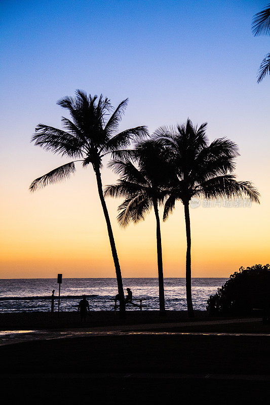 夏威夷考艾岛波伊普海滩的日落