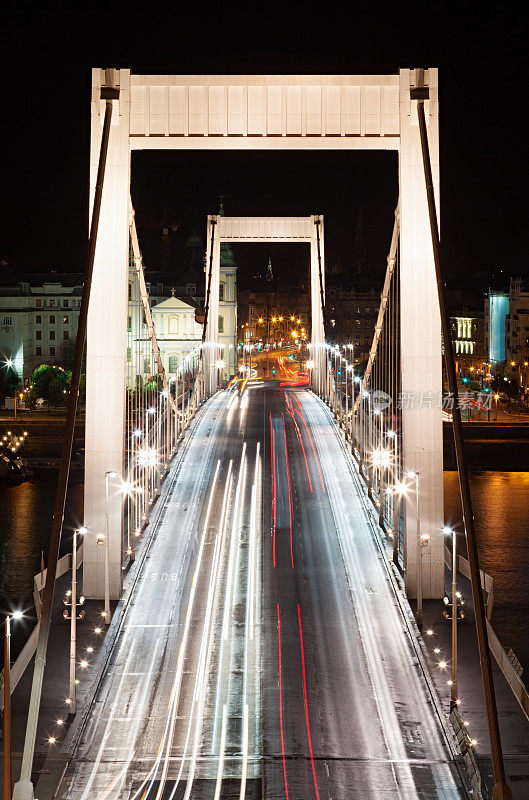 匈牙利，布达佩斯伊丽莎白桥的夜景