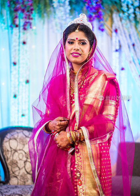 美丽微笑的印度新娘