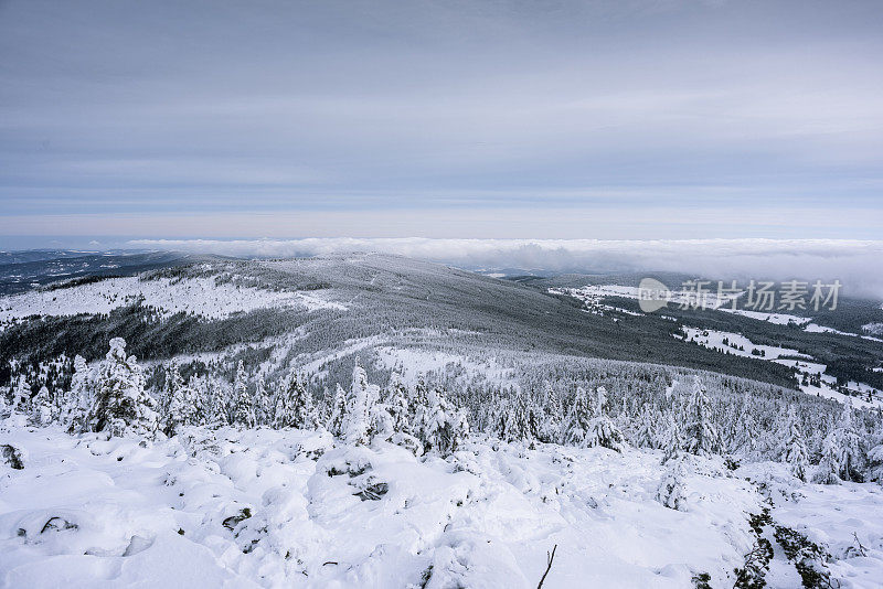 Karkonosze山脉的冬季景观