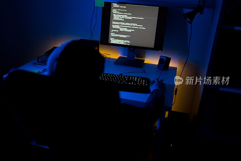 专业电脑黑客在家工作