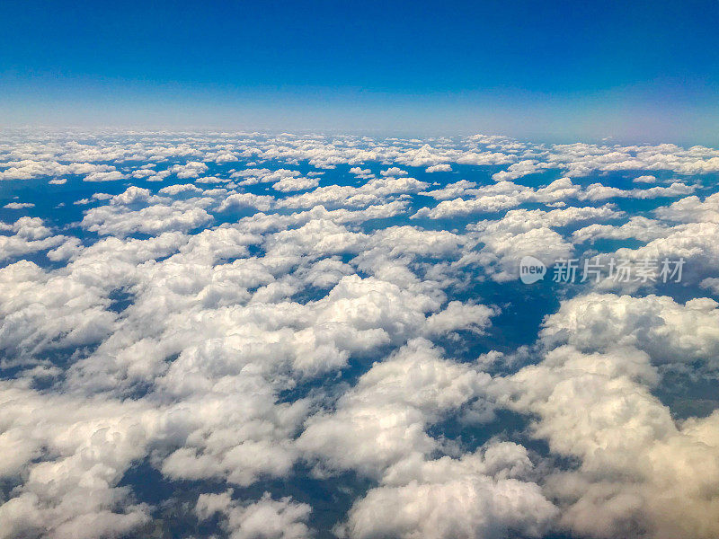 从飞机上的空中云图