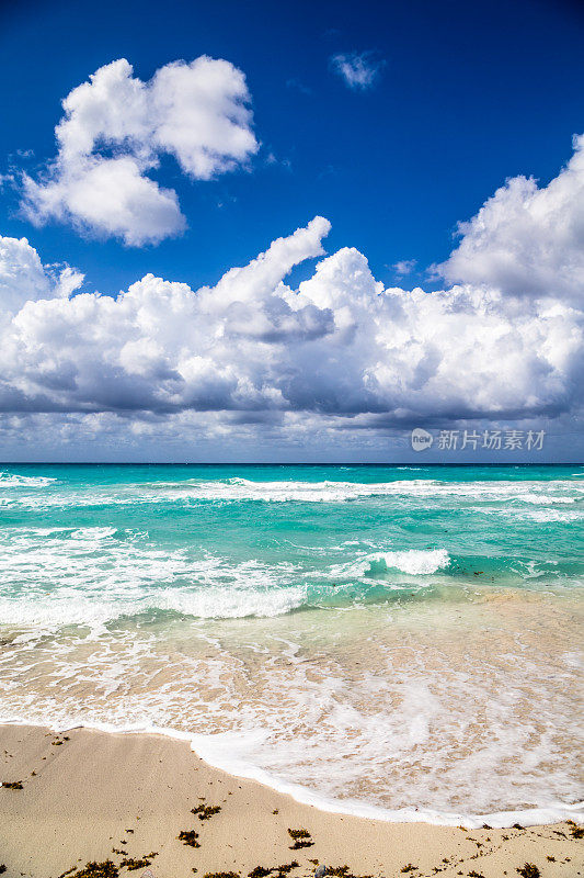 巴拉德罗海滩波涛汹涌