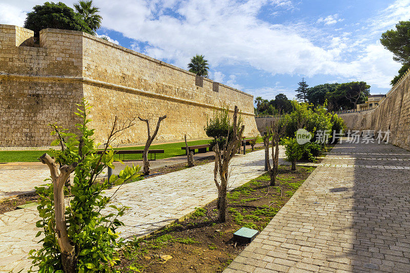 马耳他姆迪那坚固的城墙和护城河