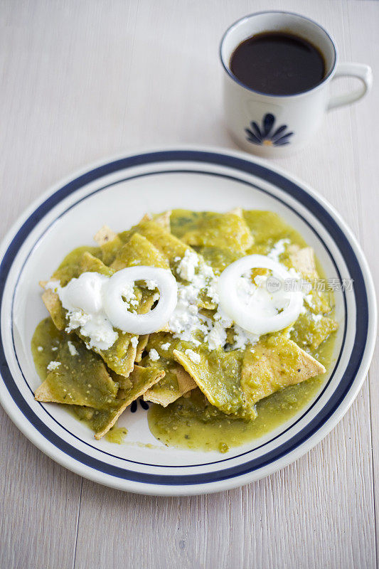 墨西哥食物，绿色的chilaquiles