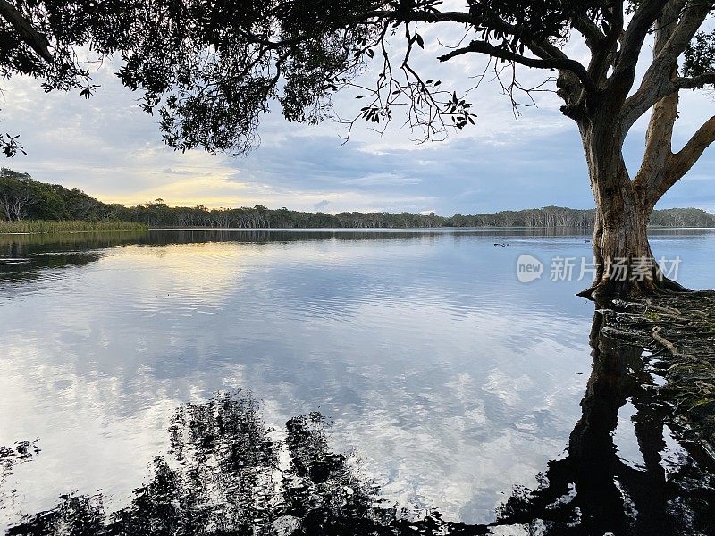 安斯沃思湖日落映像-伦诺克斯头新南威尔士州