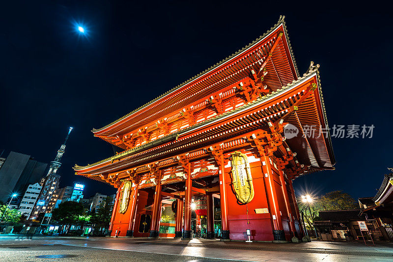 浅草寺门和天树塔，日本东京。