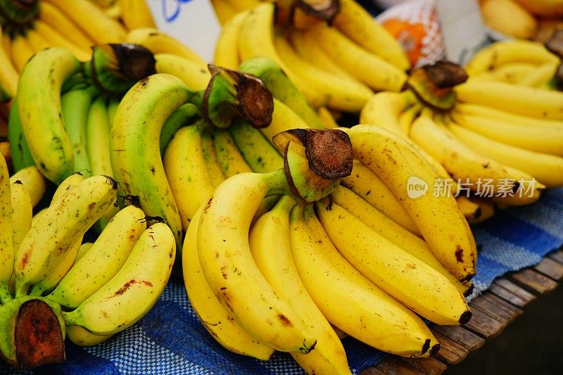 户外食品市场的香蕉