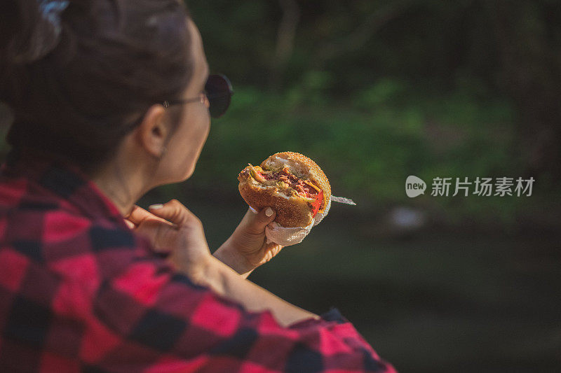 经常带着零食!