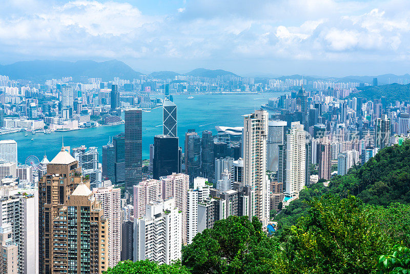 香港日出摩天大楼拥挤的城市景观和海港全景中国