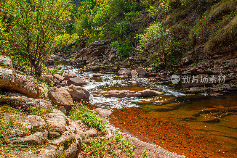 坦斯蒂卡峡谷或托普洛多尔斯卡河