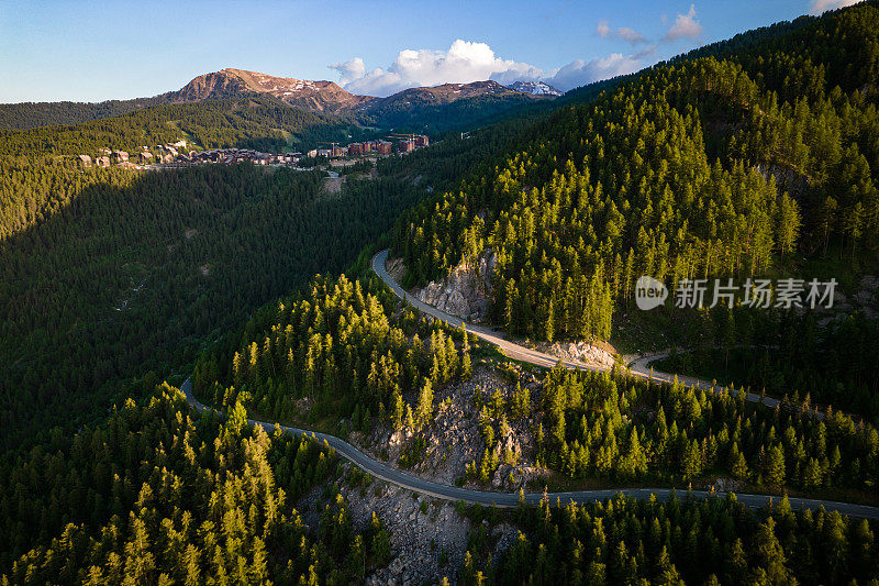 夏天傍晚的山路