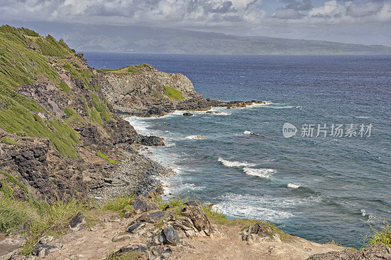 毛伊岛的海景与海浪和悬崖