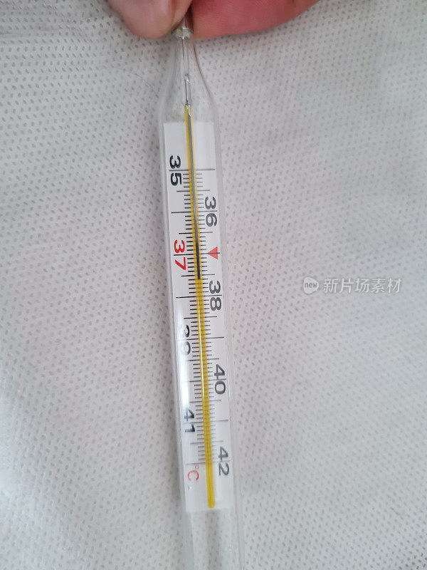 温度计医疗。温度计用来测量人体温度的玻璃温度计
