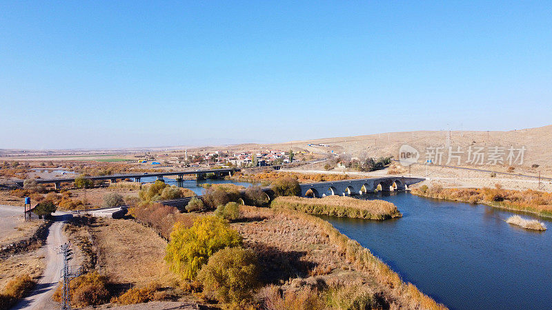 Kesik?prü bridge over the Kizilirmak, Kirsehir, Turkey