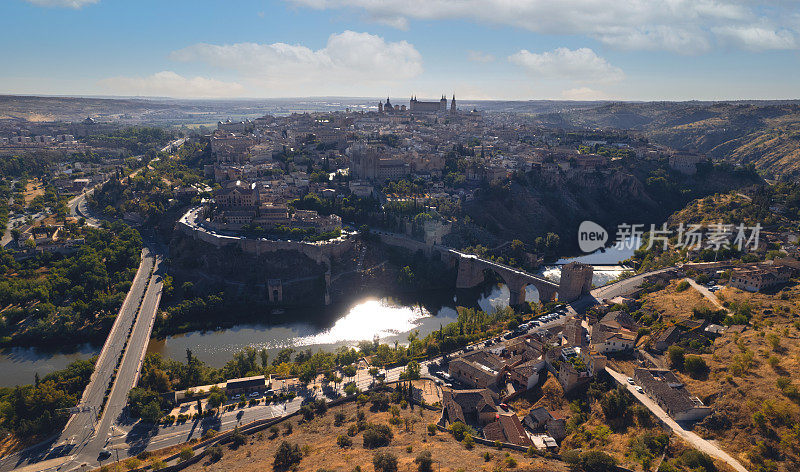托莱多历史名城的空中全景图。西班牙