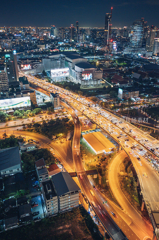 泰国曼谷sirat收费站的交通状况