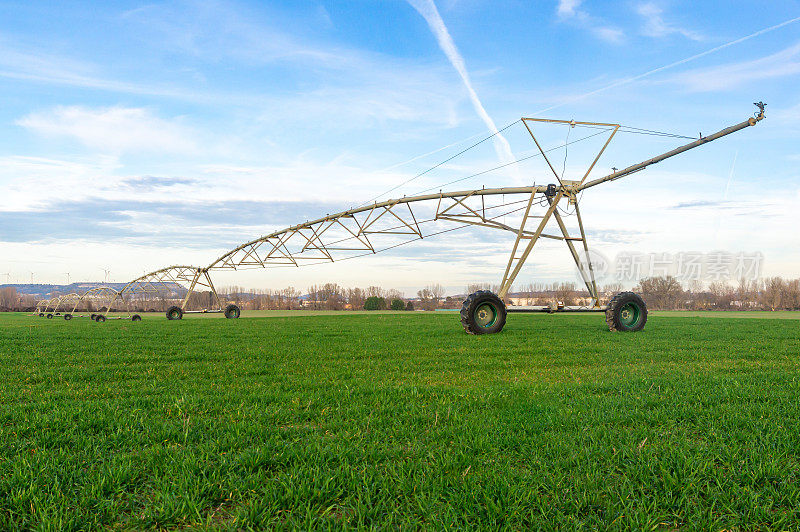 智能栽培:科技灌溉农业现代化。