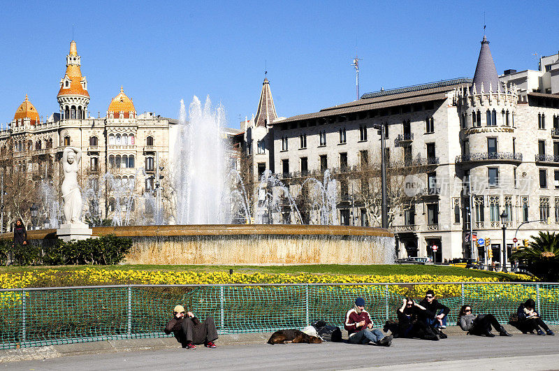 西班牙巴塞罗那，加泰罗尼亚广场与Gràcia大道的拐角处