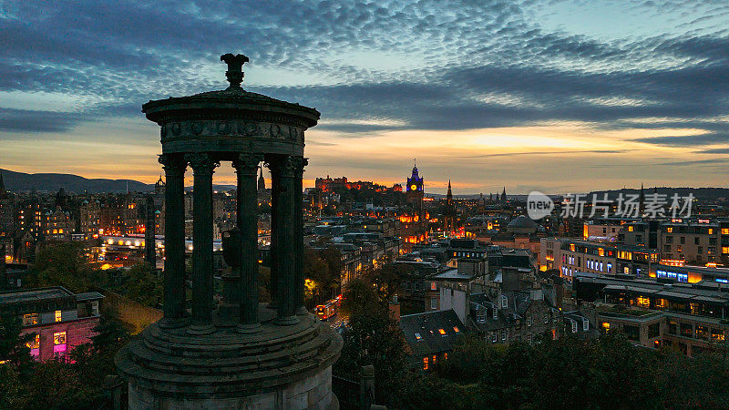 卡尔顿山鸟瞰图，爱丁堡日落鸟瞰图，苏格兰哥特式复兴建筑，从卡尔顿山俯瞰爱丁堡市中心
