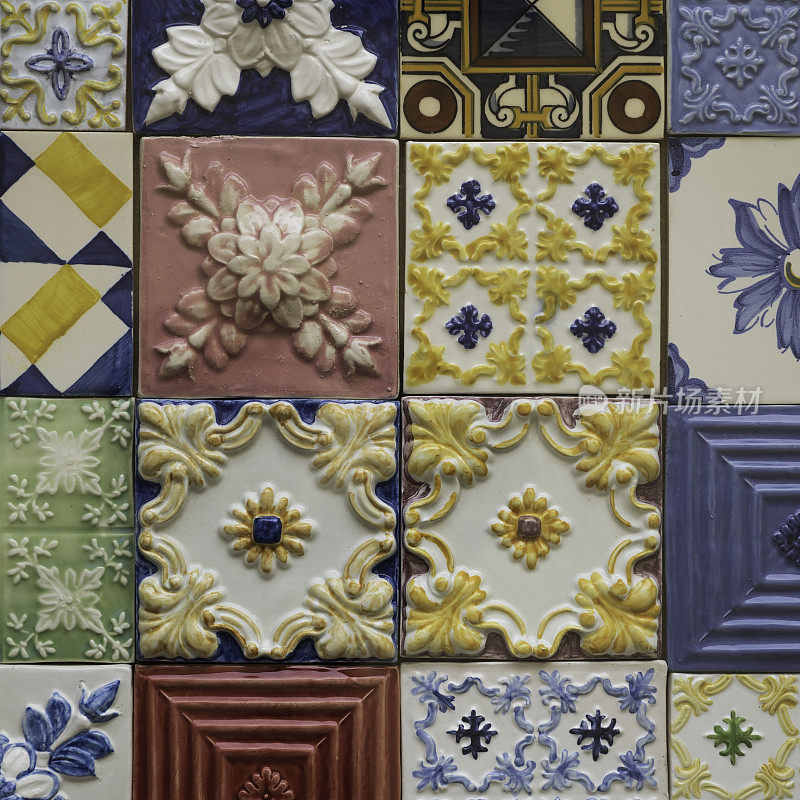 传统瓷砖(azulejos)来自葡萄牙波尔图老房子的立面，以其瓷砖而闻名