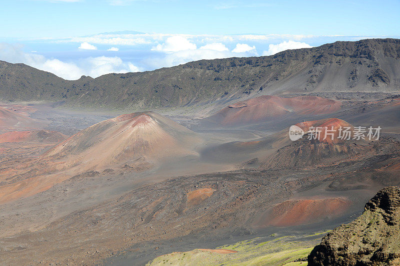 山顶的哈雷阿卡拉火山口